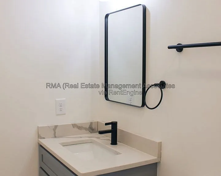 4 Zebulon St #2E — Photo 8
