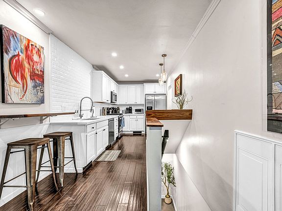 5th image of 574 Reno Ave