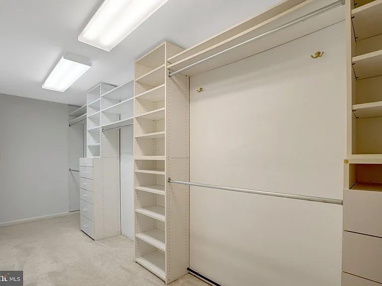 821 N Latham St — Photo 39