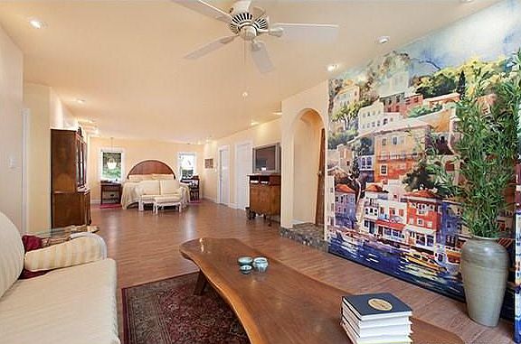 5th image of 293 Sweetwater Ln