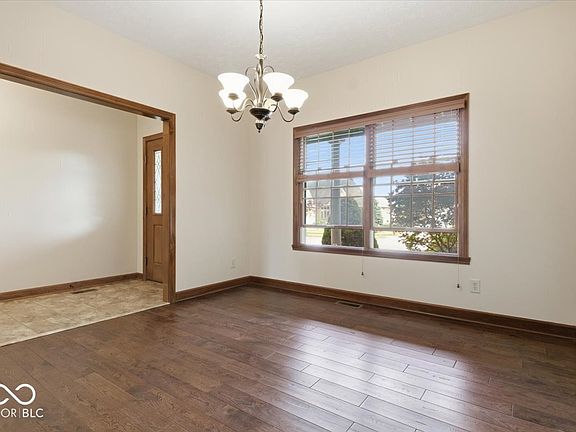 4th image of 5428 Calvert Ln