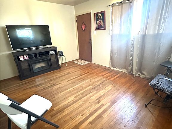 3rd image of 1133 W Parsonage St