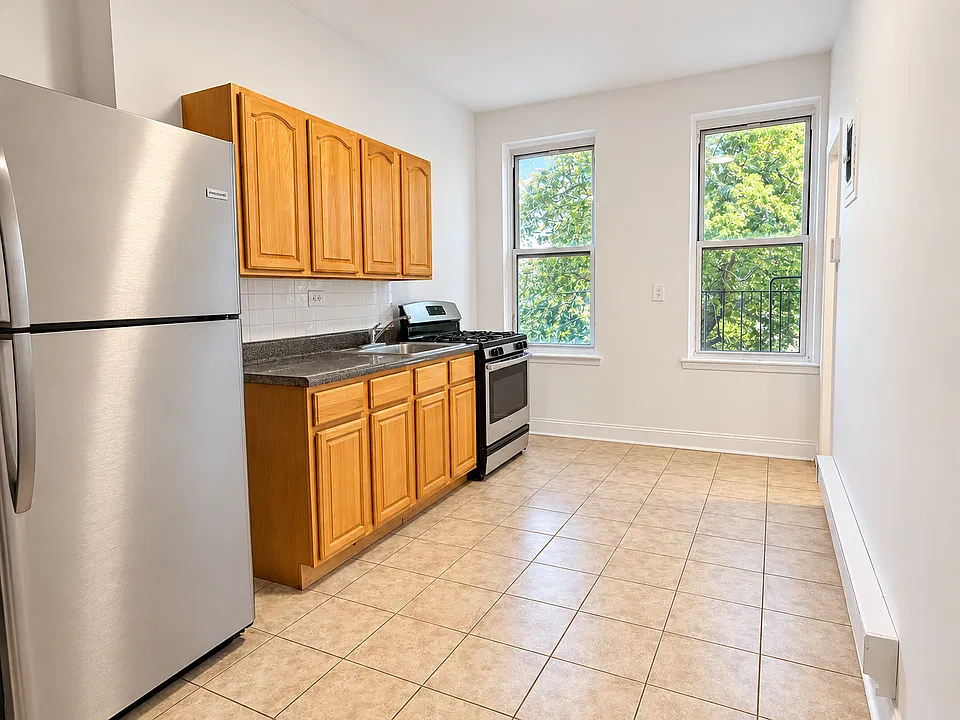 124 Linden St #3L