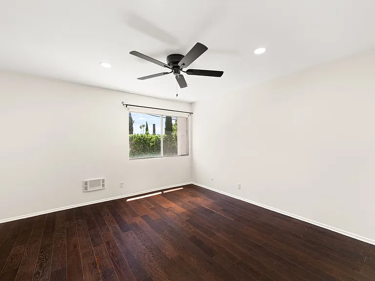 6050 Canterbury Dr #H130 — Photo 22