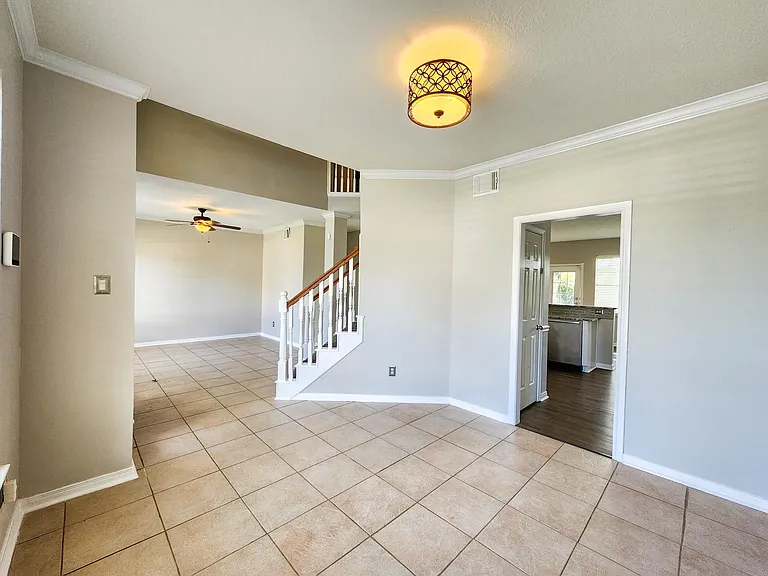 2412 N Mission Cir — Photo 6