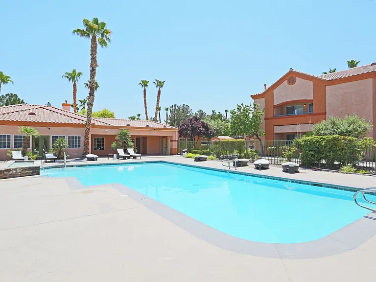 Mesa Verde Apartments — Photo 4