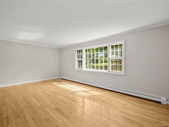 5th image of 7 Hearthstone Dr