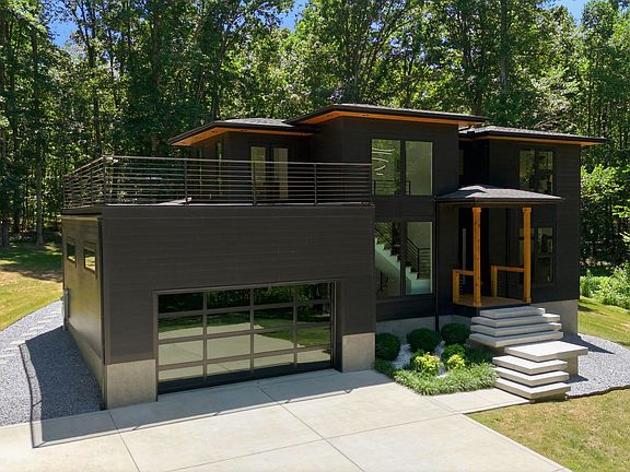 4th image of 1084 Garton Rd