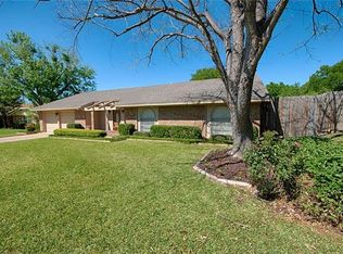 2842 Summerdale Dr, Hurst, TX 76054