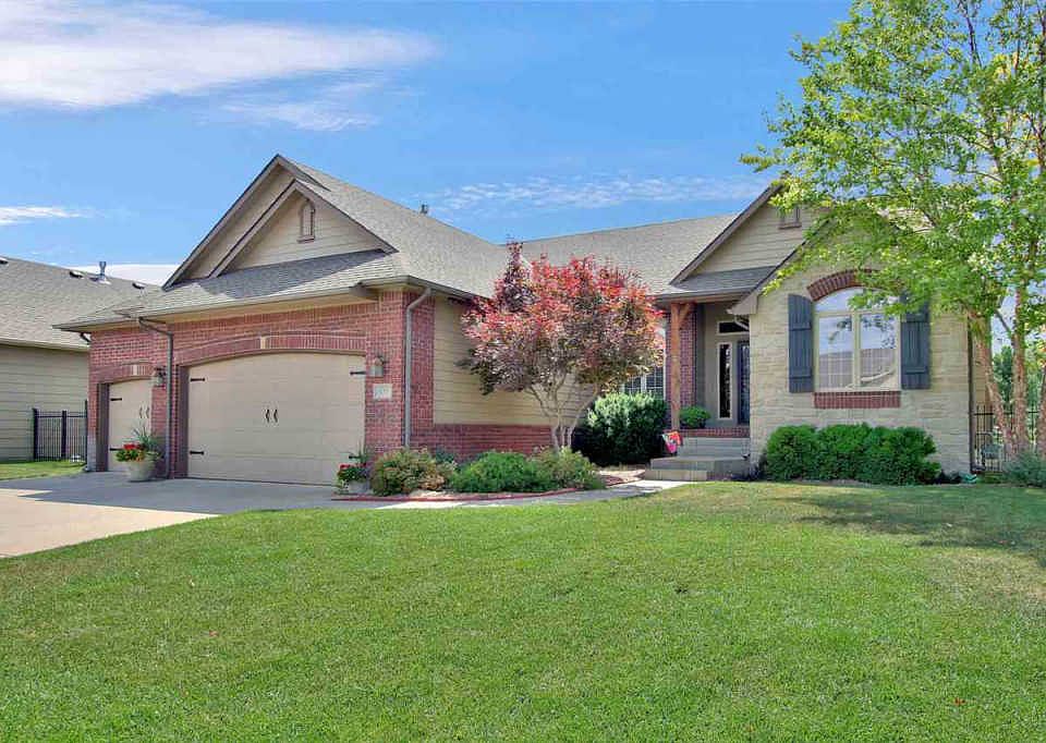 1st image of 833 N Crescent Lakes Ct