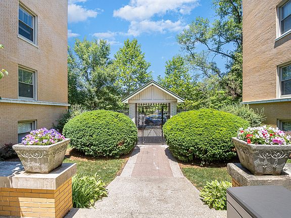 Gated Court yard