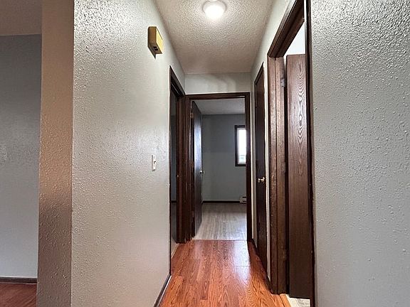 3rd image of 1055 Imperial Cir #5