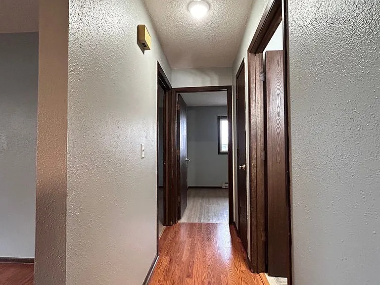 1055 Imperial Cir — Photo 3