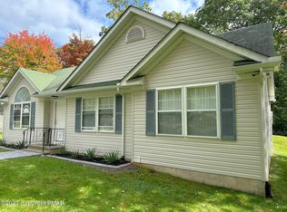 3229 Hamlet Dr, Tobyhanna, PA