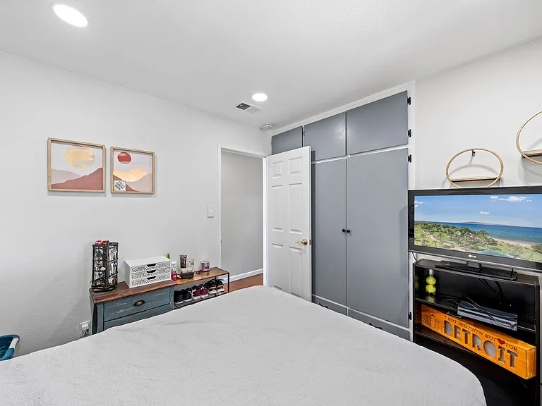 Guest bedroom 2