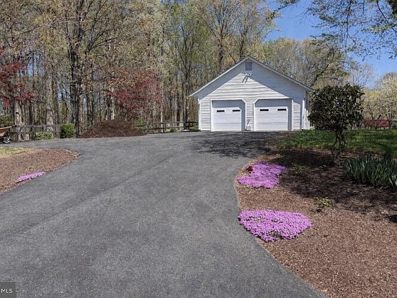 3rd image of 733 Sharpsburg Dr