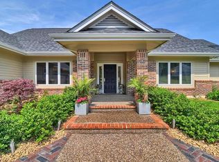 13 Jennycliffe Ln, Chesterfield, MO 63005