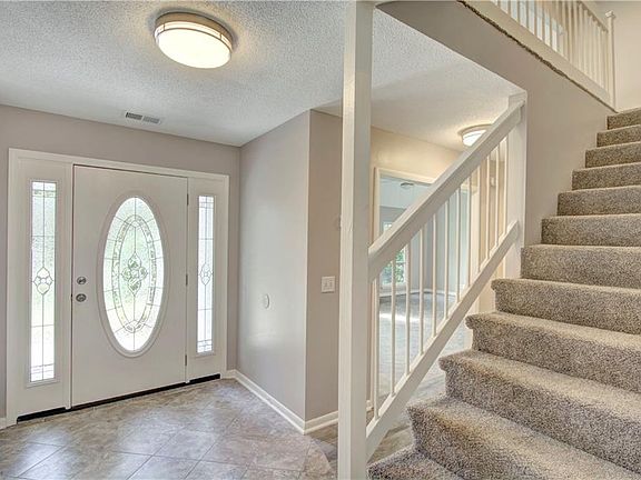 3rd image of 221 Dunbarton Dr