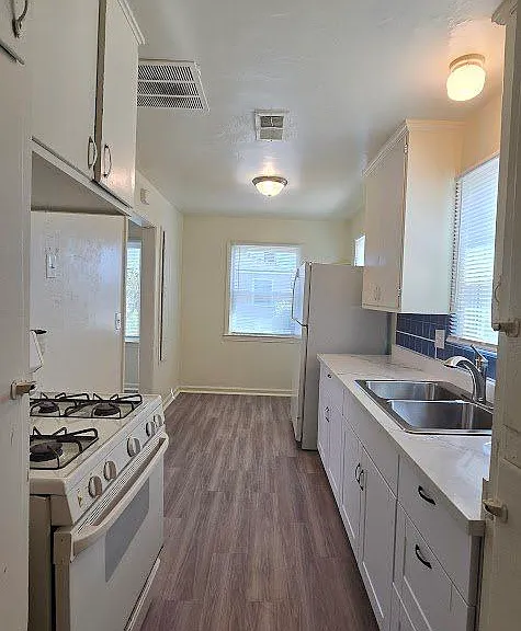 3351 E Clinton Ave — Photo 6