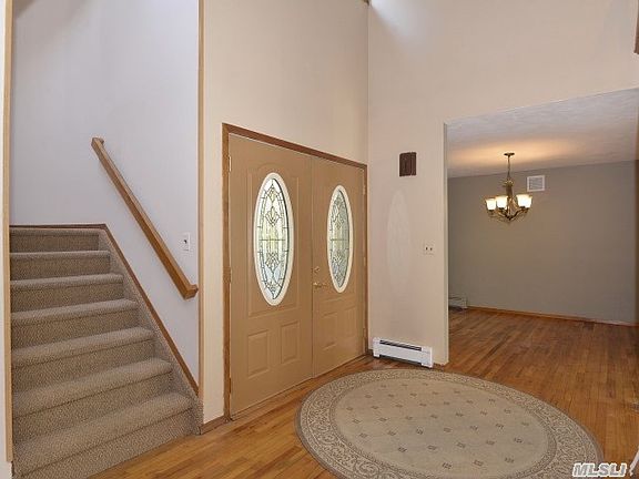 2nd image of 9 Sunset Ln E