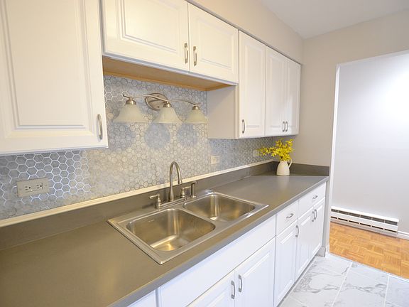 4th image of 9722 S Karlov Ave APT 307