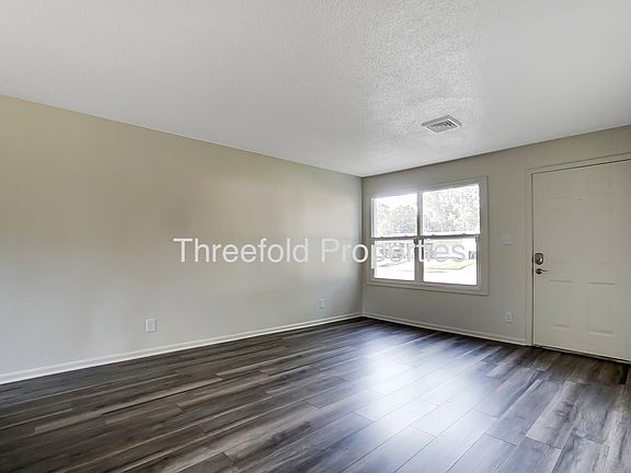 3rd image of 1107 Larch Ln