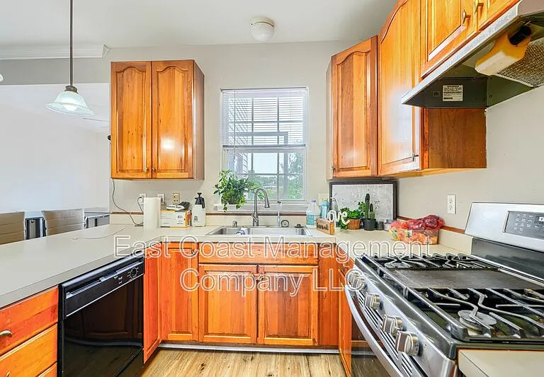 403 Deerhill Cir — Photo 3