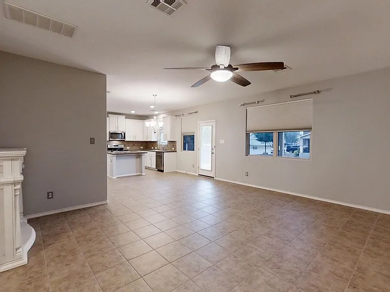 2915 Thunder Gulch — Photo 2