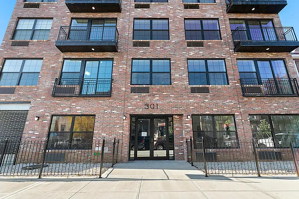 Rented by URBAN UTOPIA REALTY LLC | media 18