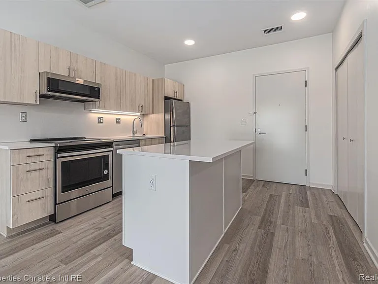 7410 Kercheval St #212 — Photo 3