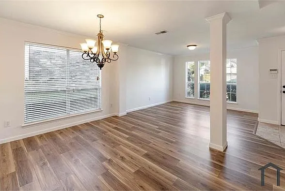 813 Silverbrook Dr — Photo 3