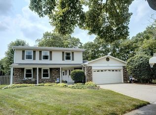 1935 Driftwood Ct, Hoffman Estates, IL 60192