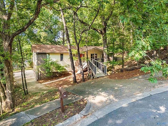 4th image of 1311 Aldridge Dr SE