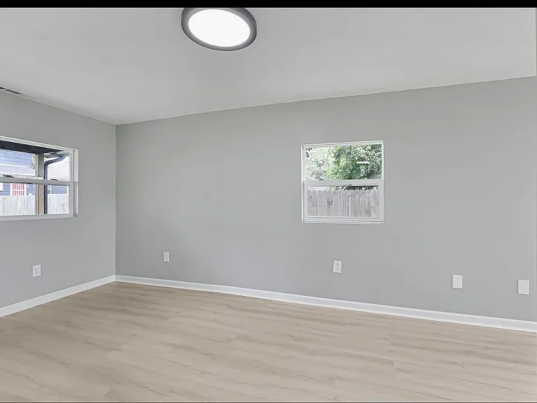 1341 Genessee Ave — Photo 4