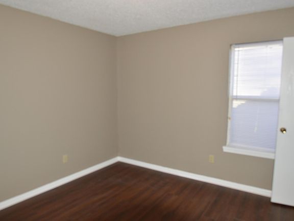 3rd image of 2335 Historic Oaks Blvd