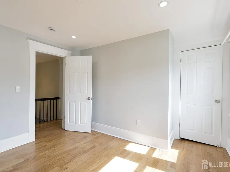 657 Amboy Ave — Photo 10