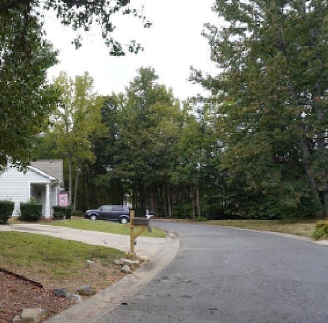 Exterior Neighborhood (street photo)