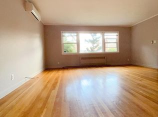 4348 158th St, Flushing, NY 11358