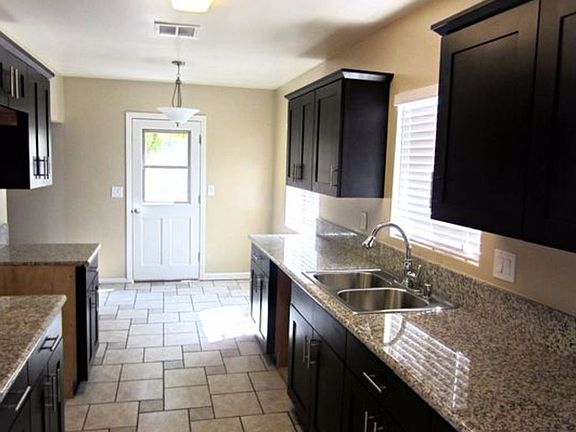 3rd image of 758 Gleneagles Ave