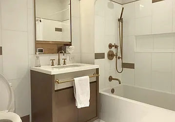 Rented by R New York