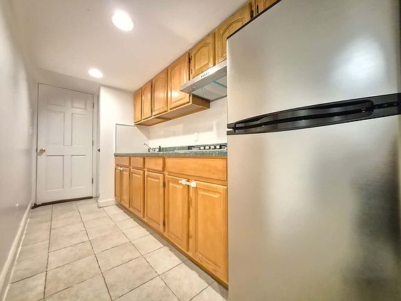 2nd image of 2438 E 18th St Floor 1