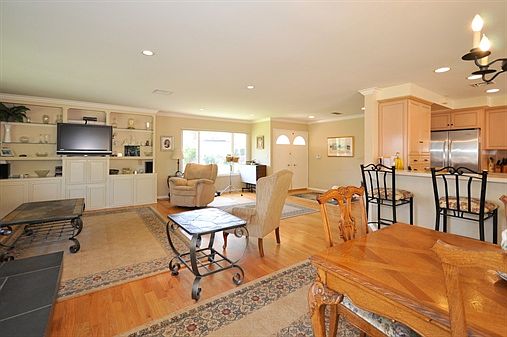 3rd image of 3807 Sapphire Dr