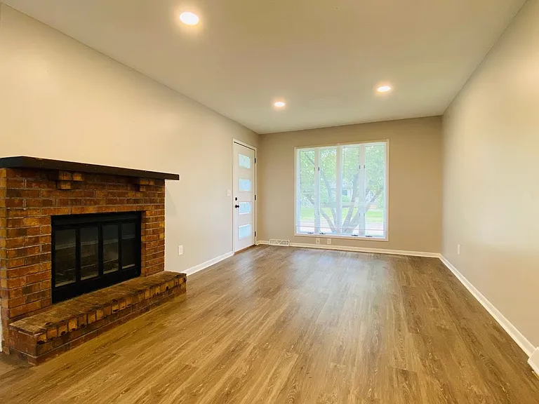 712 NW Linden St — Photo 5