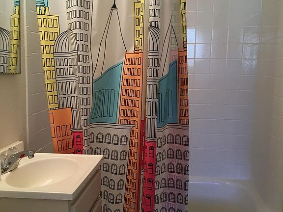 3rd image of 1120 NE 43rd St APT 109