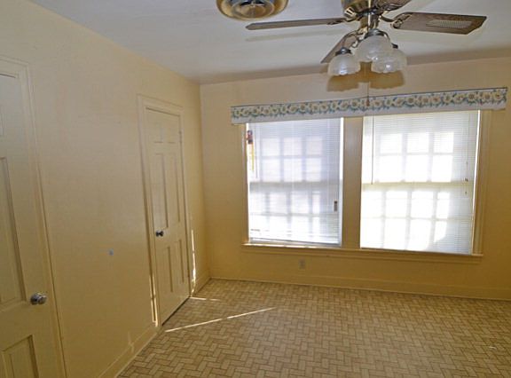 3rd image of 901 Eisenhower St
