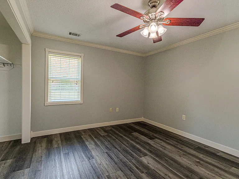 306 N Center Hill Rd — Photo 5