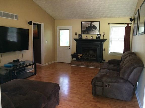 2nd image of 378 Walnut Dr