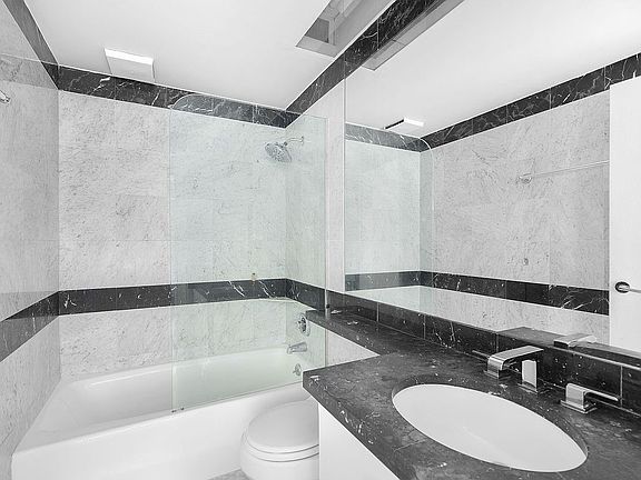 5th image of 150 W 56th St APT 3109