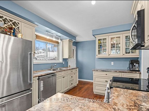 4th image of 255 Woodward Ave