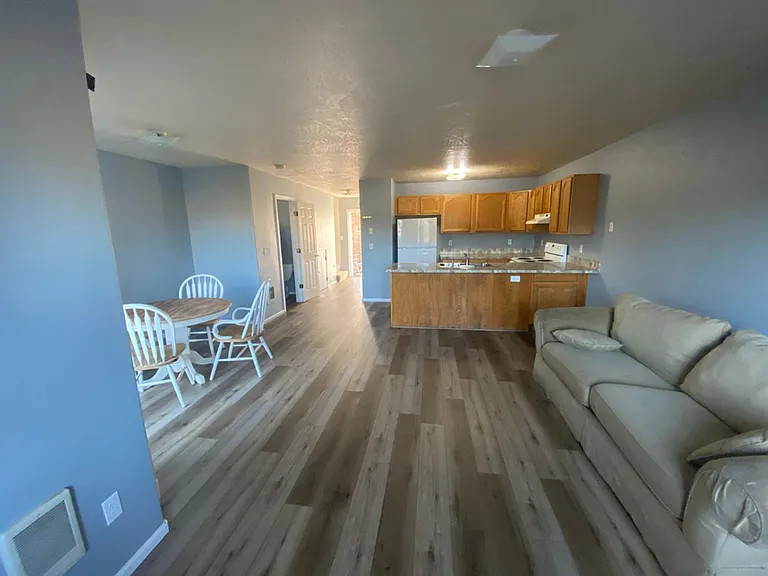 Newly remodeled 3 bedroom Townhouse near Gateway — Photo 4
